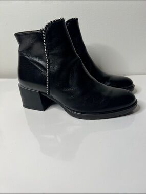 Stud-Trim Black Leather Ankle Booties brand from Wonders